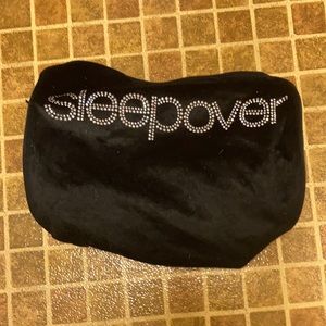 Kids sleepover bag with adjustable shoulder strap